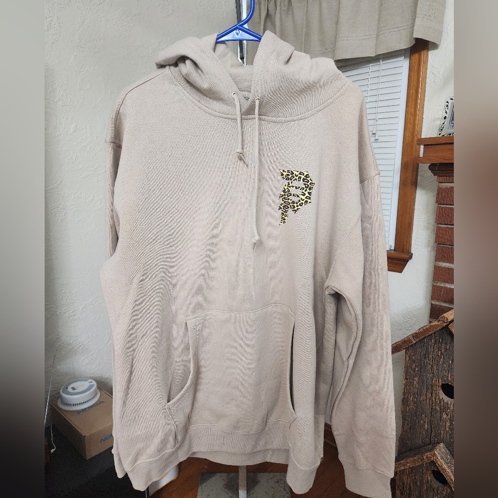 Primitive SKATEBOARD Hoodie.